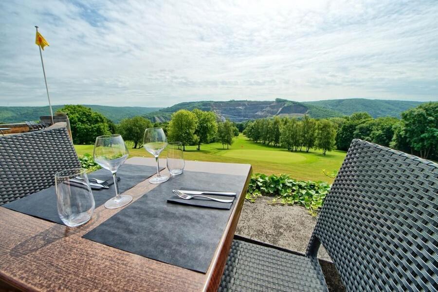 Le Logis Des Chenes, Superbe Bungalow Dans Quartier Residentiel Proche De Namur 维皮昂 外观 照片
