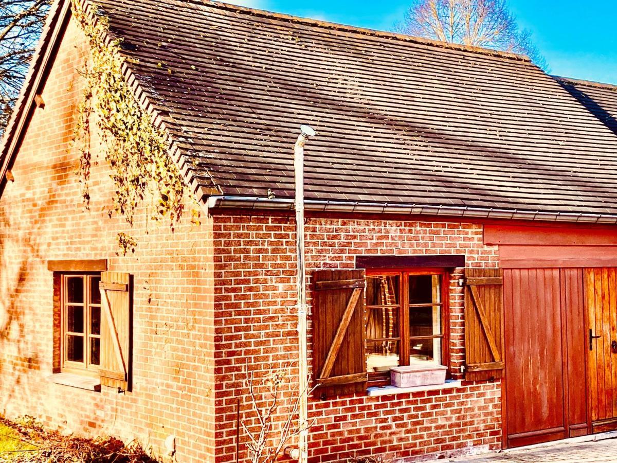 Le Logis Des Chenes, Superbe Bungalow Dans Quartier Residentiel Proche De Namur 维皮昂 外观 照片